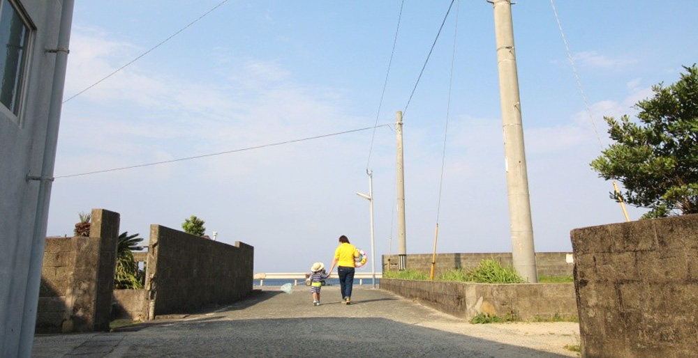 島宿「母間」は海まで歩いて30 秒